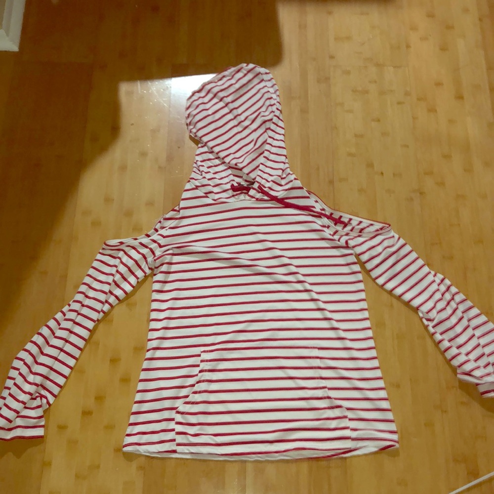 Long sleeve with shoulders cut out